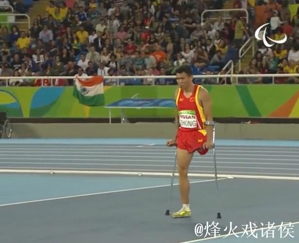 钟志强跳远摘铜，再次感动全网